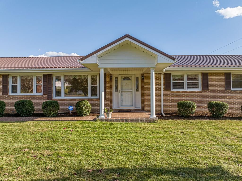Photo of 19497 Stone Mountain Rd, Abingdon, VA 24210 (MLS # 103928)