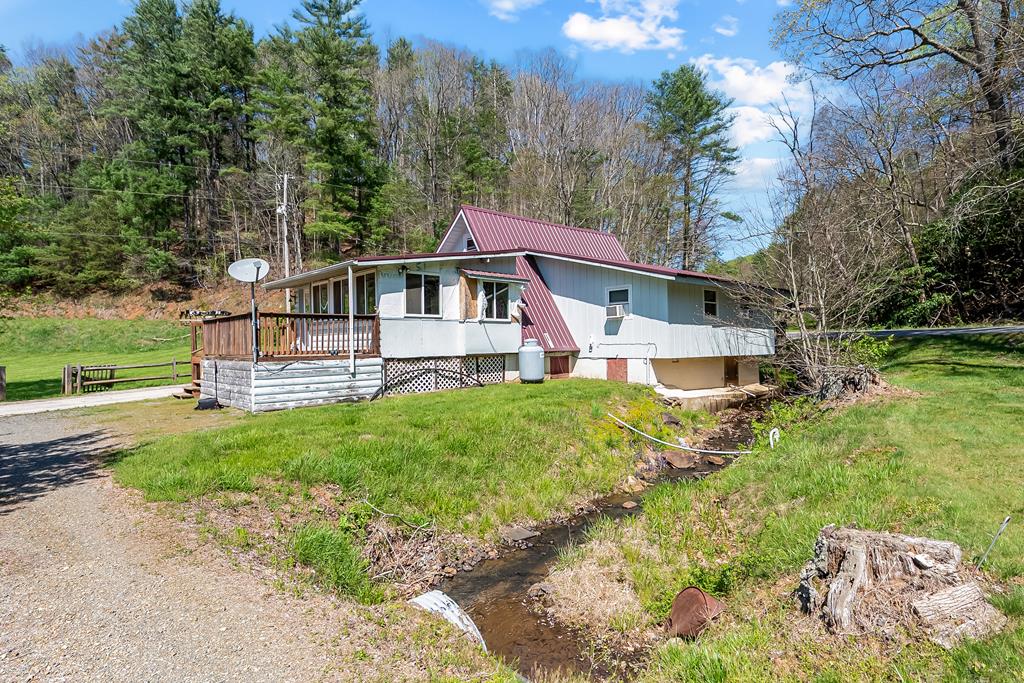 Dugspur, Virginia 24325, United States, 3 Bedrooms Bedrooms, ,2 BathroomsBathrooms,Residential,Active,122443