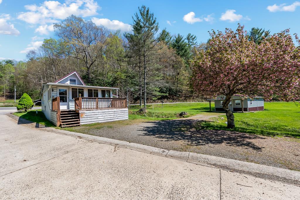 Dugspur, Virginia 24325, United States, 3 Bedrooms Bedrooms, ,2 BathroomsBathrooms,Residential,Active,122443