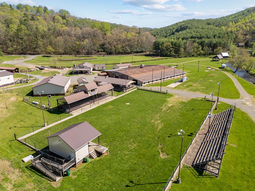 Dugspur, Virginia 24325, United States, 3 Bedrooms Bedrooms, ,2 BathroomsBathrooms,Residential,Active,122443