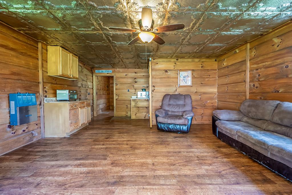 Dugspur, Virginia 24325, United States, 3 Bedrooms Bedrooms, ,2 BathroomsBathrooms,Residential,Active,122443