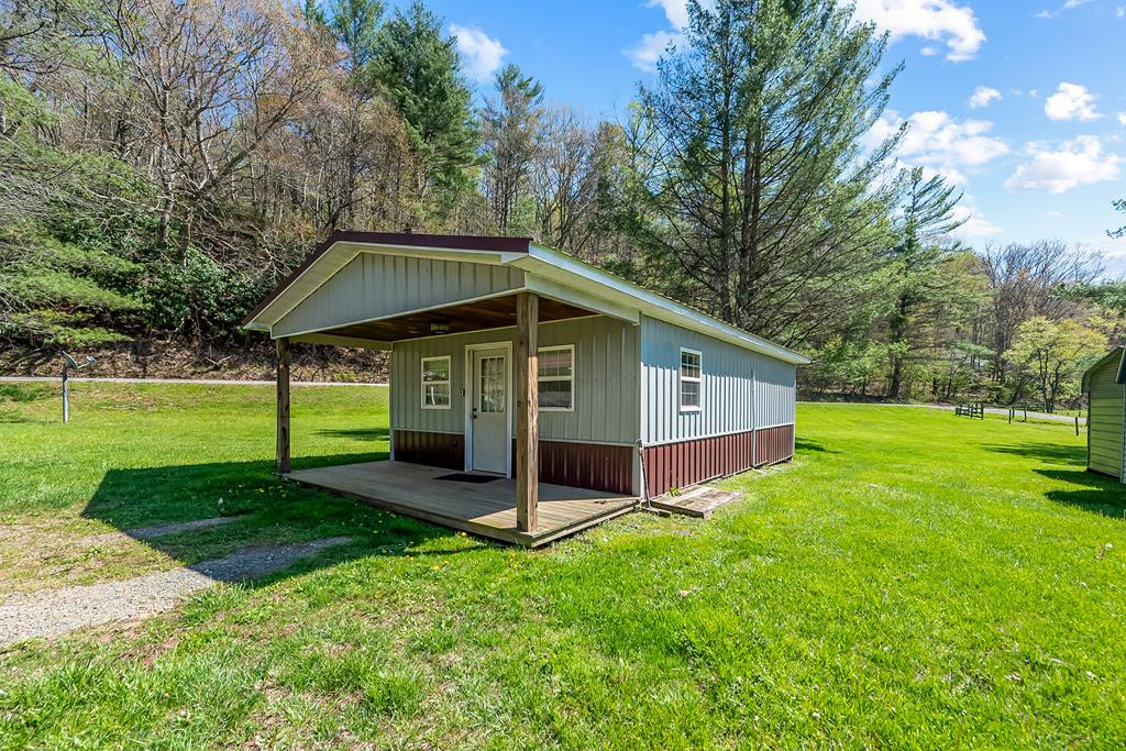 Dugspur, Virginia 24325, United States, 3 Bedrooms Bedrooms, ,2 BathroomsBathrooms,Residential,Active,122443