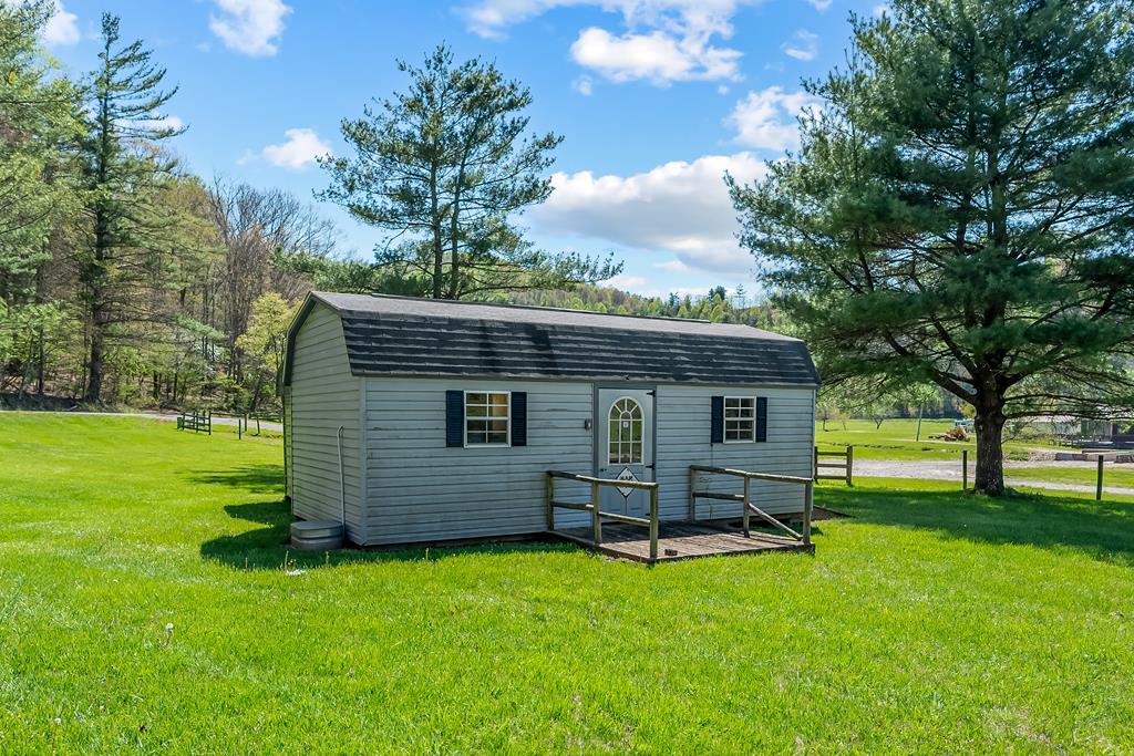 Dugspur, Virginia 24325, United States, 3 Bedrooms Bedrooms, ,2 BathroomsBathrooms,Residential,Active,122443