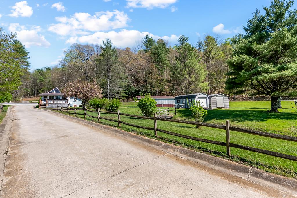 Dugspur, Virginia 24325, United States, 3 Bedrooms Bedrooms, ,2 BathroomsBathrooms,Residential,Active,122443