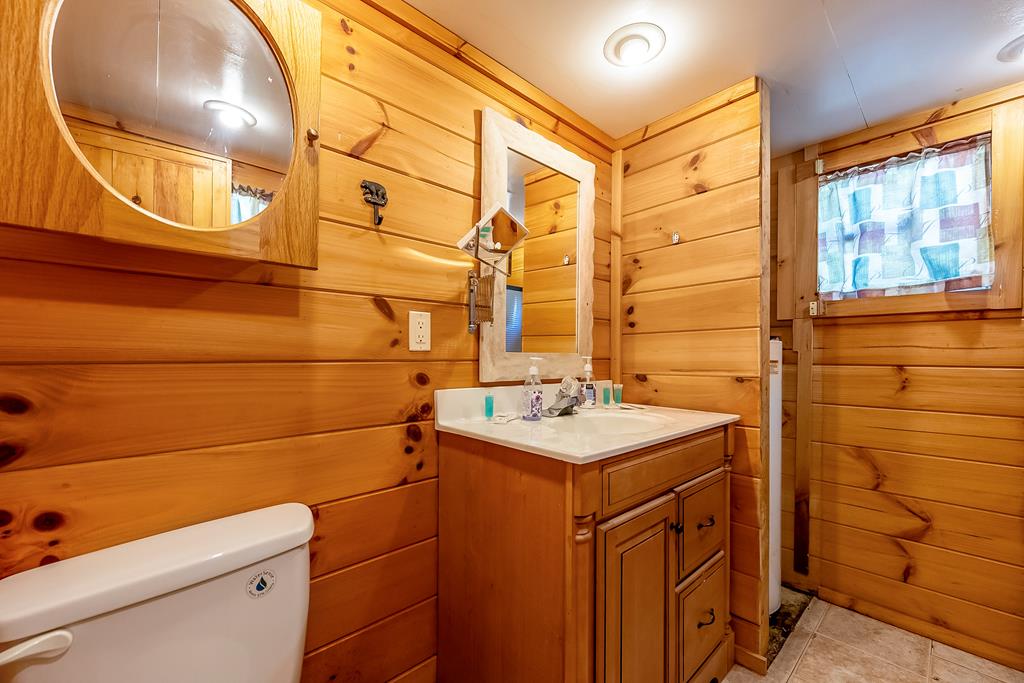 Dugspur, Virginia 24325, United States, 3 Bedrooms Bedrooms, ,2 BathroomsBathrooms,Residential,Active,122443