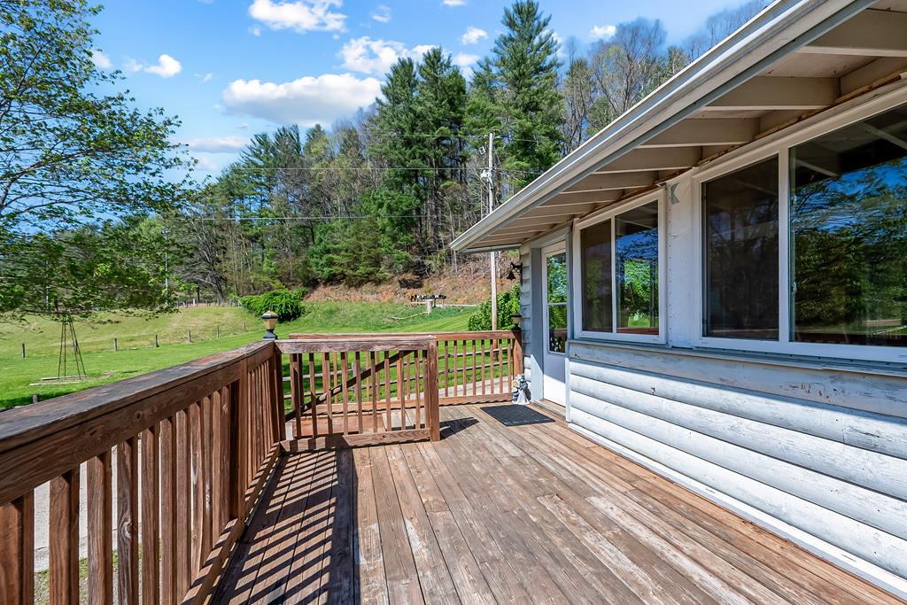 Dugspur, Virginia 24325, United States, 3 Bedrooms Bedrooms, ,2 BathroomsBathrooms,Residential,Active,122443