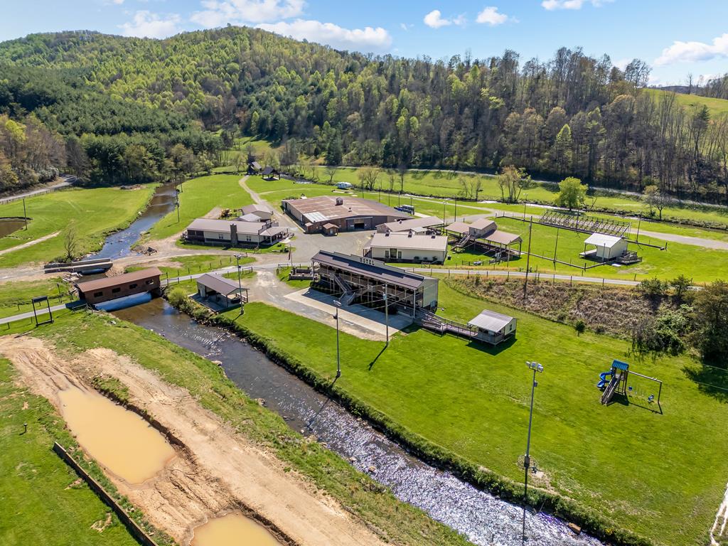 Dugspur, Virginia 24325, United States, 3 Bedrooms Bedrooms, ,2 BathroomsBathrooms,Residential,Active,122443