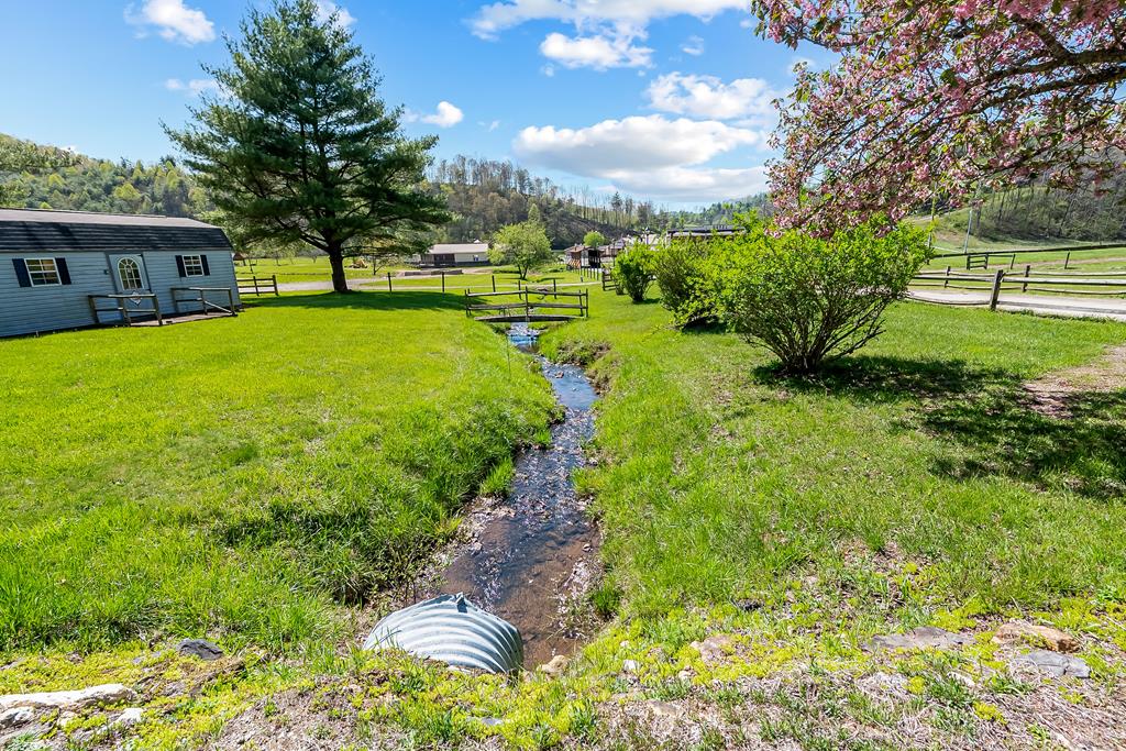 Dugspur, Virginia 24325, United States, 3 Bedrooms Bedrooms, ,2 BathroomsBathrooms,Residential,Active,122443