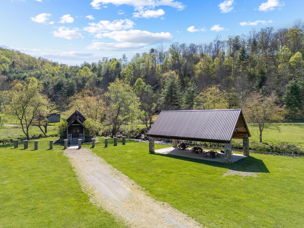 Dugspur, Virginia 24325, United States, 3 Bedrooms Bedrooms, ,2 BathroomsBathrooms,Residential,Active,122443