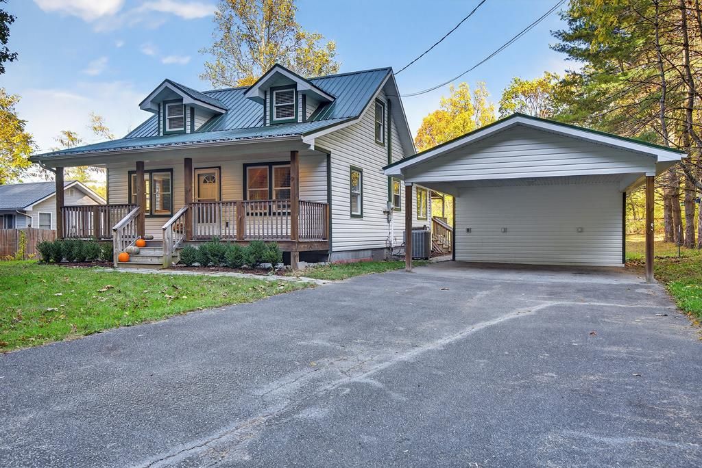 Photo of 844 S Beaver Dam Ave, Damascus, VA 24236 (MLS # 103791)