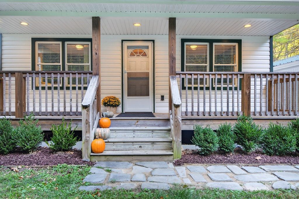 Photo of 844 S Beaver Dam Ave, Damascus, VA 24236 (MLS # 103791)