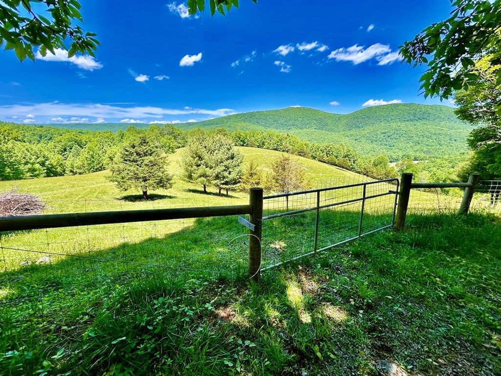 Photo of 414 Niday Dr #N/A, Narrows, VA 24124 (MLS # 110336)