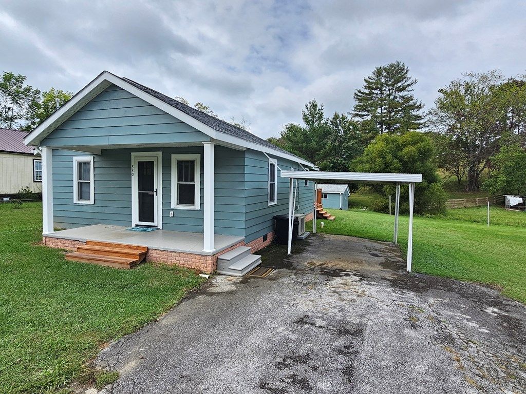 Photo of 330 Parkwood Dr, Galax, VA 24333 (MLS # 103596)
