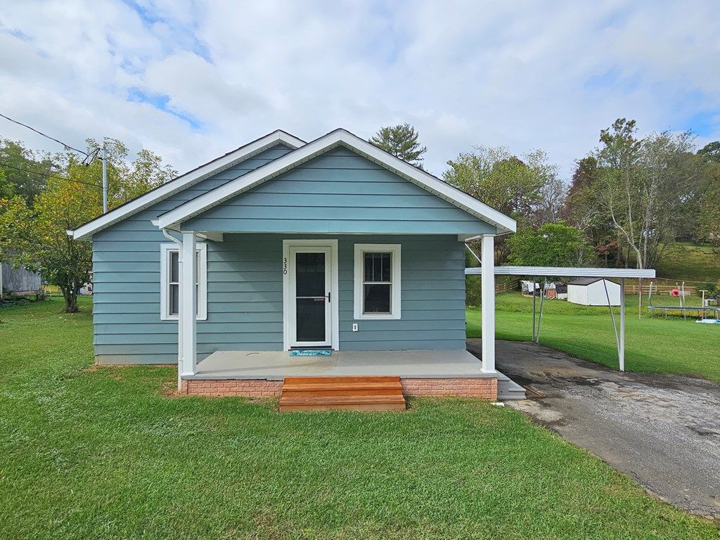 Photo of 330 Parkwood Dr, Galax, VA 24333 (MLS # 103596)