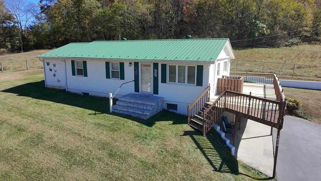 Photo of 1012 Ridgedale Rd, Saltville, VA 24370 (MLS # 103944)