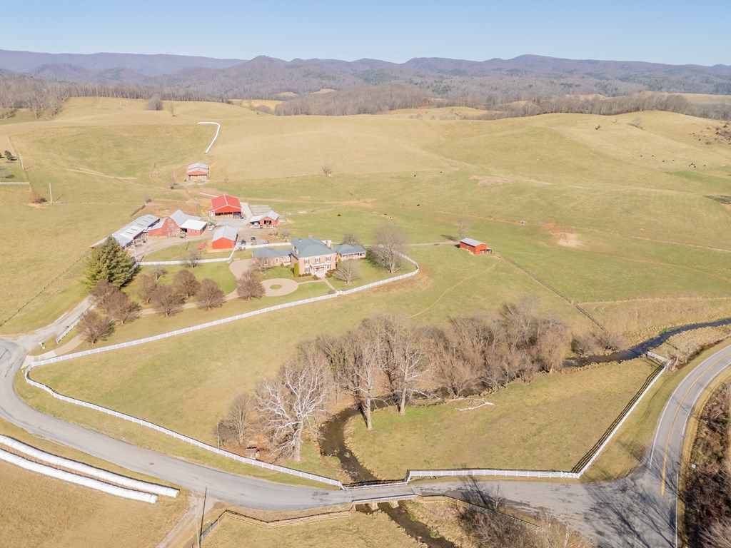 Photo of 160 Brushy Mountain Rd, Rural Retreat, VA 24368 (MLS # 104285)