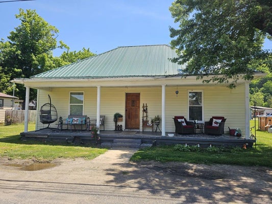 107 S MAPLE LN, CEDAR BLUFF, VA 24609 - Image 736b9cfd373e49be4e3f15745cedee5b/3438428666