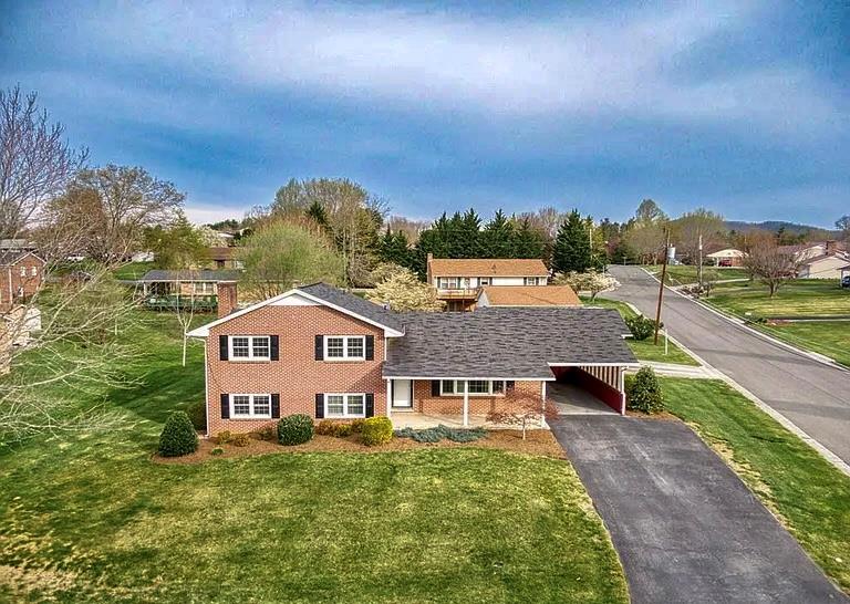 Photo of 690 Mountain View Drive, Wytheville, VA 24382 (MLS # 110816)