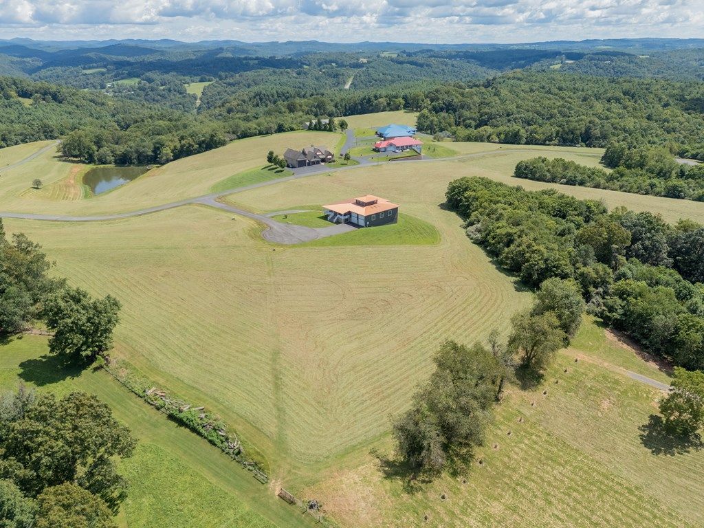 Photo of 23 Crown Ln #23, Hillsville, VA 24343 (MLS # 103325)