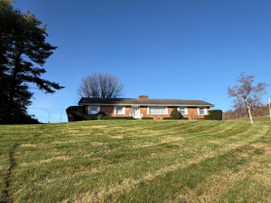 Photo of 232 Thomas Road, Lebanon, VA 24266 (MLS # 104041)
