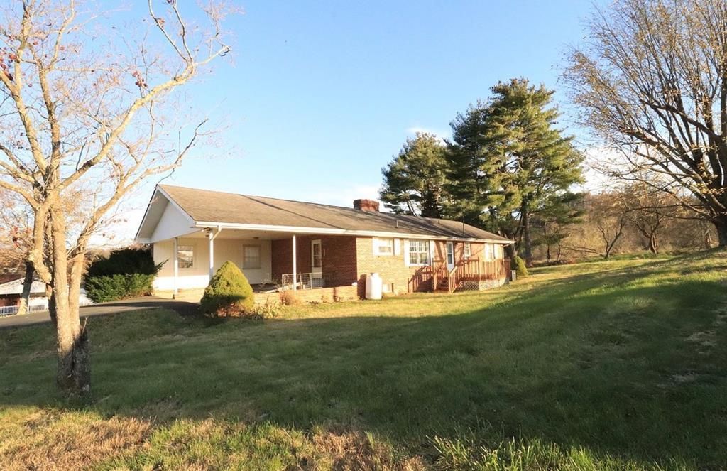 Photo of 232 Thomas Road, Lebanon, VA 24266 (MLS # 104041)