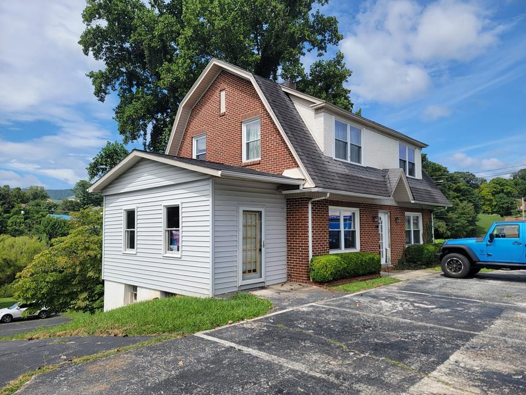 Photo of 115 W Blue Ridge St, Stuart, VA 24171 (MLS # 103588)