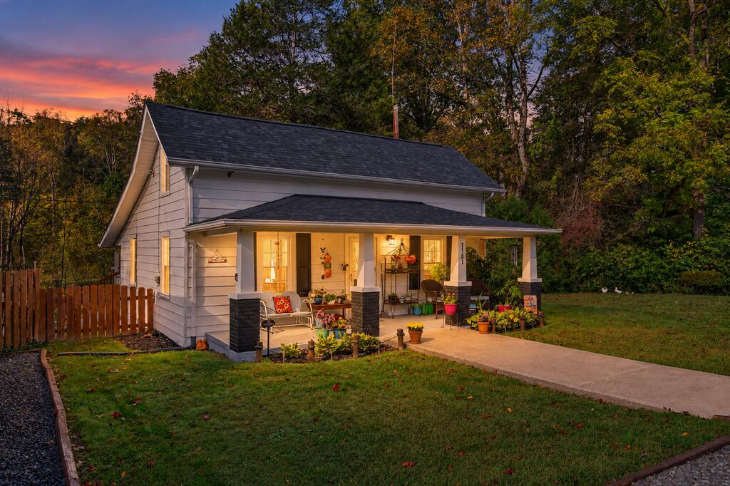 Photo of 1101 Hunters Chapel Rd, Ararat, VA 24053 (MLS # 112362)
