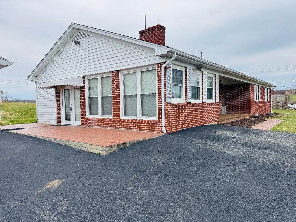 Photo of 5975 Poplar Camp Rd, Hillsville, VA 24343 (MLS # 109429)