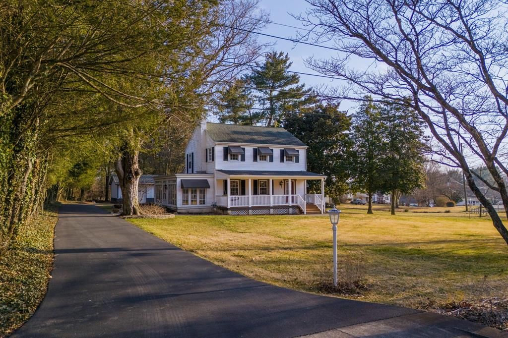 Photo of 2111 Lee Highway, Bristol, VA 24201 (MLS # 105801)