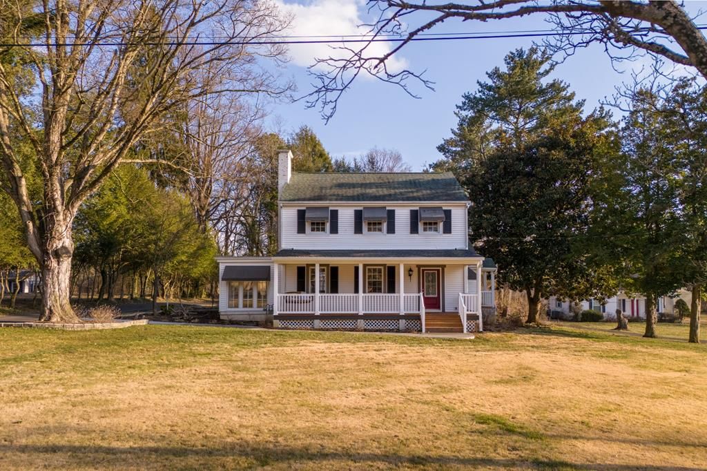 Photo of 2111 Lee Highway, Bristol, VA 24201 (MLS # 105801)