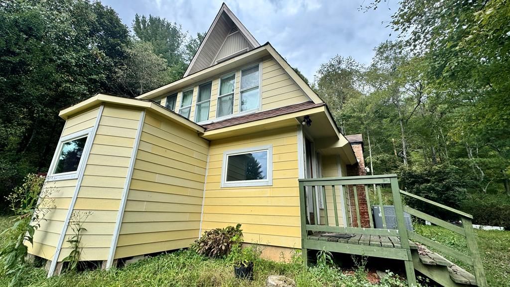 Photo of 1269 Conifer Lane, Marion, VA 24354 (MLS # 103531)