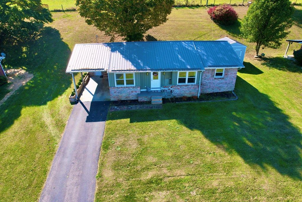 Photo of 218 Green Acres Dr, Chilhowie, VA 24319 (MLS # 103887)