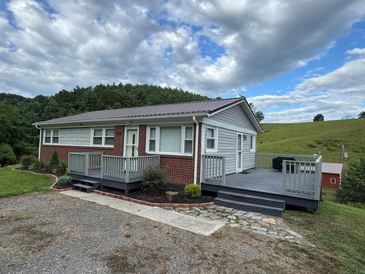 298 LINK RD, GALAX, VA 24333 - Image 74f1efca74c3d2bebf369805dace8c5e/819905029