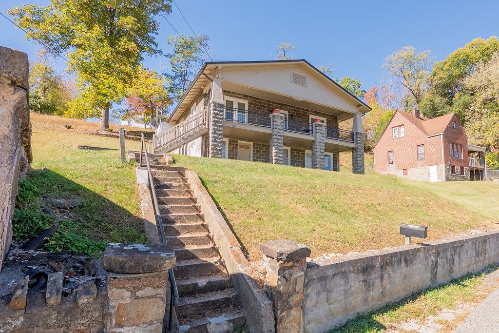 Photo of 422 S Washington Avenue, Pulaski, VA 24301 (MLS # 103880)