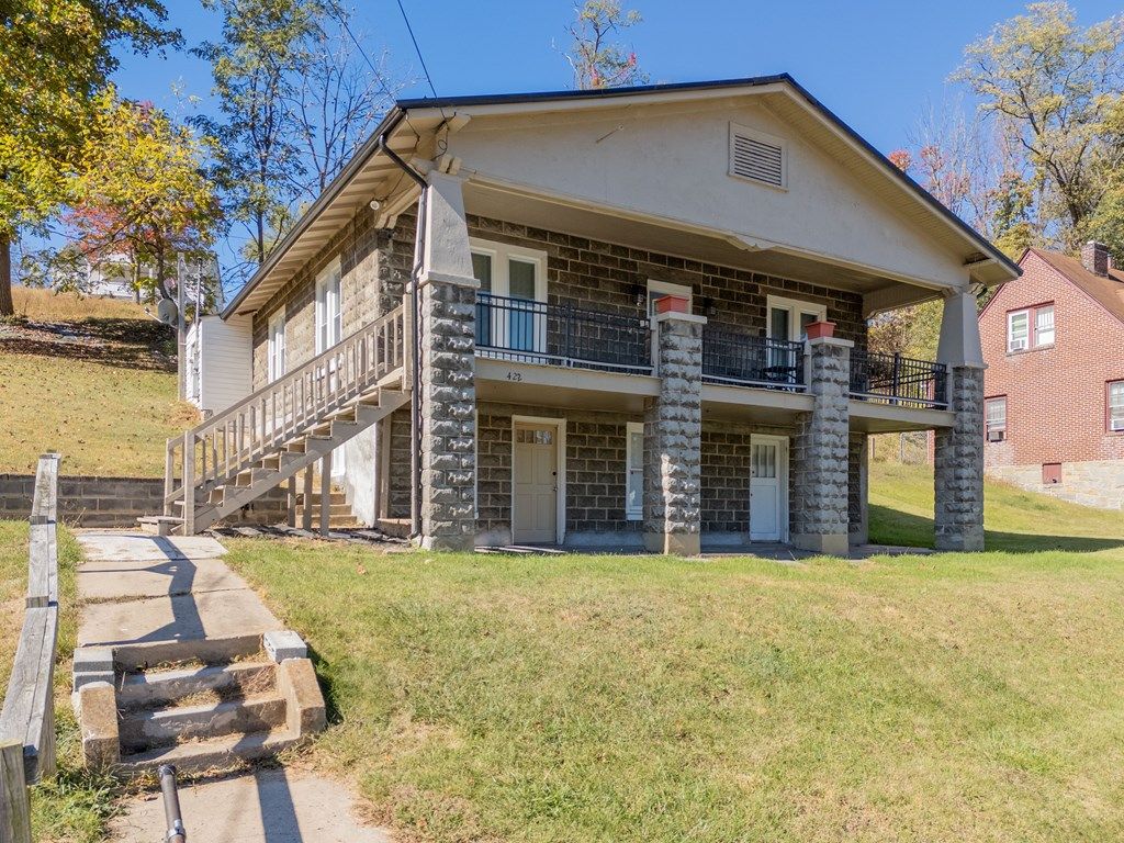 Photo of 422 S Washington Avenue, Pulaski, VA 24301 (MLS # 103880)