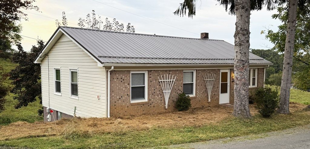 Photo of 162 Providence Rd, Fries, VA 24330 (MLS # 103426)