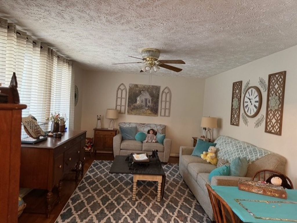 Photo of 512 Sycamore Lane, Richlands, VA 24641 (MLS # 104673)