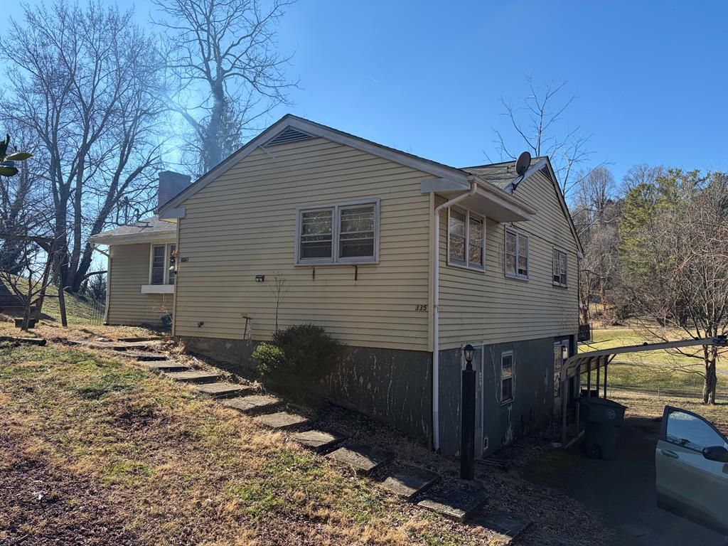 Photo of 335 Oak Hill Street NE, Abingdon, VA 24210 (MLS # 104574)
