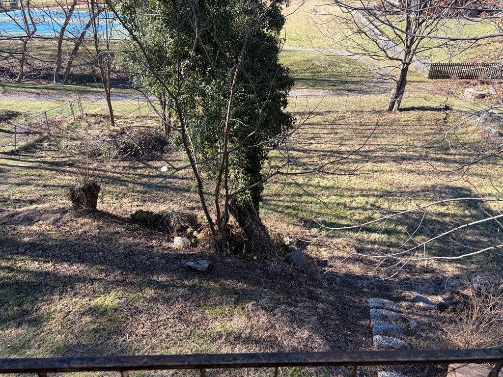 Photo of 335 Oak Hill Street NE, Abingdon, VA 24210 (MLS # 104574)