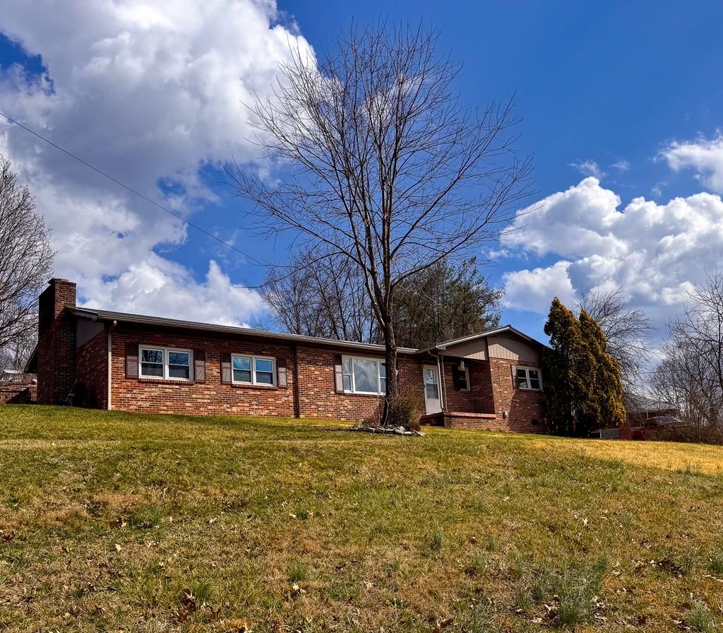 Photo of 201 Bower Avenue, Richlands, VA 24641 (MLS # 109125)