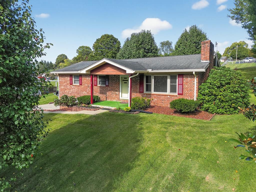 Photo of 181 Milburn Drive, Bristol, VA 24201 (MLS # 103587)