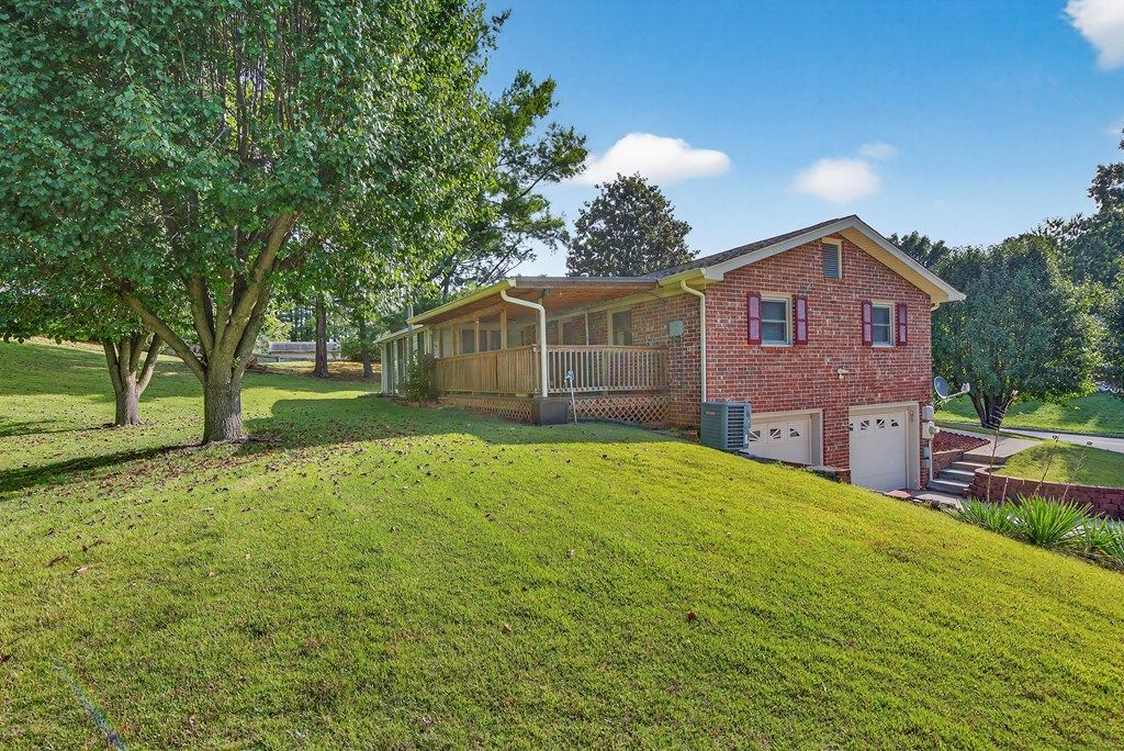 Photo of 181 Milburn Drive, Bristol, VA 24201 (MLS # 103587)