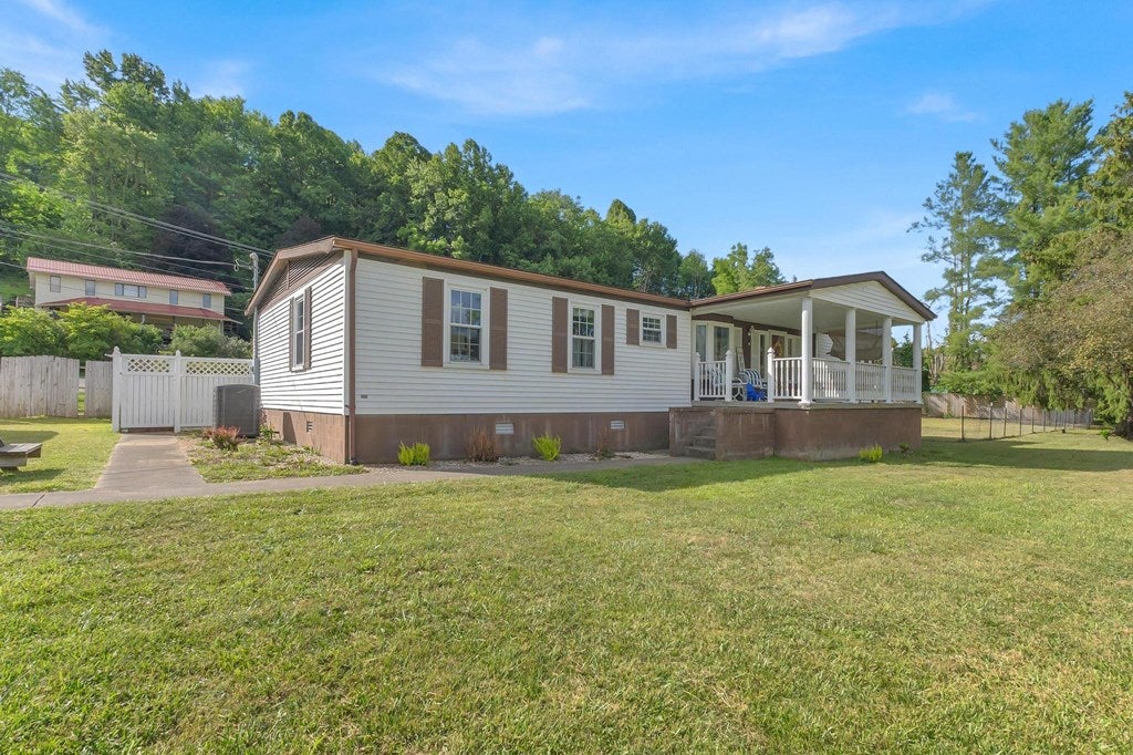 Photo of 708 Gilliam St, Wise, VA 24293 (MLS # 110848)