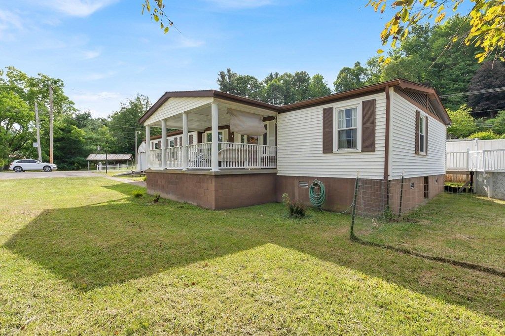 Photo of 708 Gilliam St, Wise, VA 24293 (MLS # 110848)