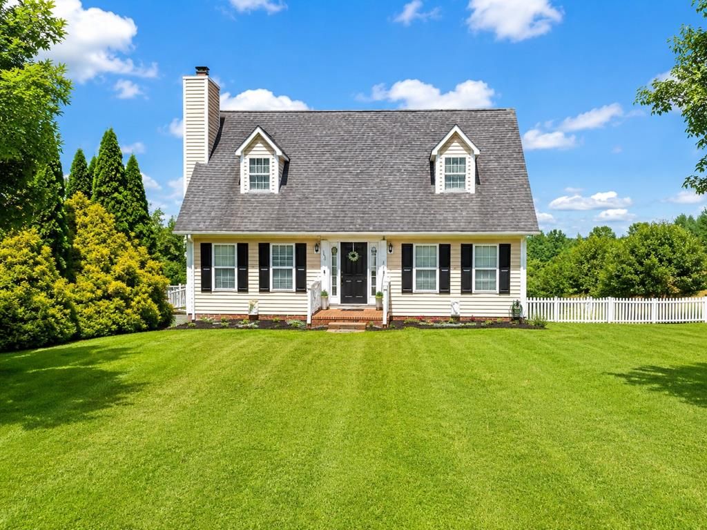 Photo of 108 Deerfield Circle, Galax, VA 24333 (MLS # 111055)