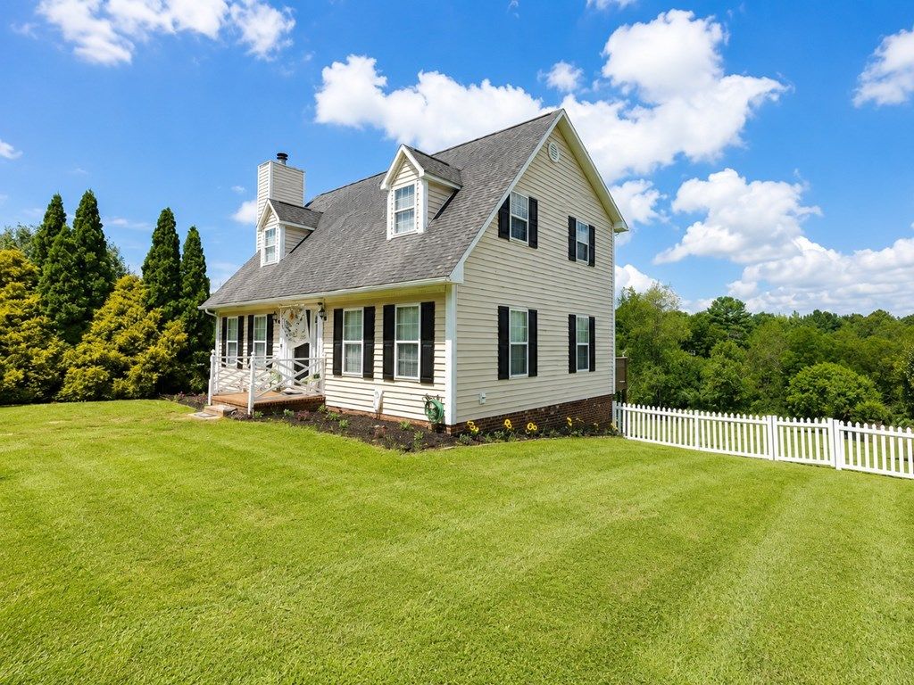 Photo of 108 Deerfield Circle, Galax, VA 24333 (MLS # 111055)