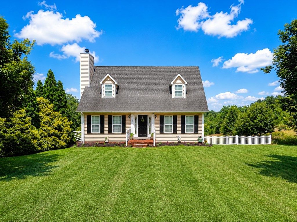 Photo of 108 Deerfield Circle, Galax, VA 24333 (MLS # 111055)