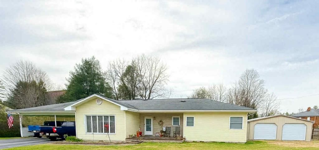 Photo of 510 Lake Park Drive, Richlands, VA 24641 (MLS # 104220)