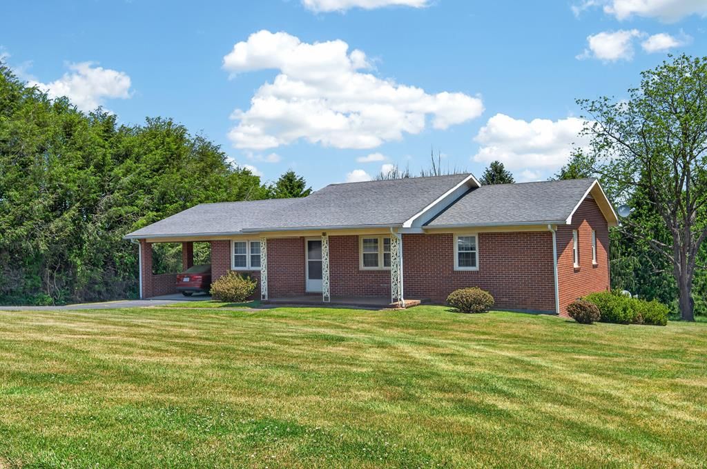 Photo of 114 Wilkinson Dr, Hillsville, VA 24343 (MLS # 110201)