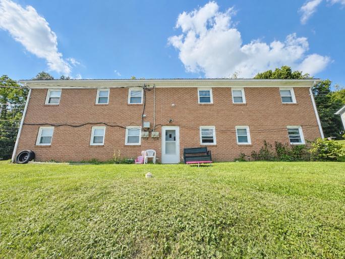 Photo of 155 W. Grayson St, Hillsville, VA 24343 (MLS # 111755)